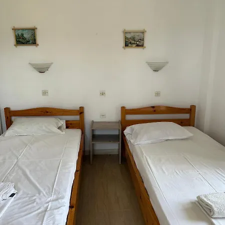 Guest house Full House Kavos